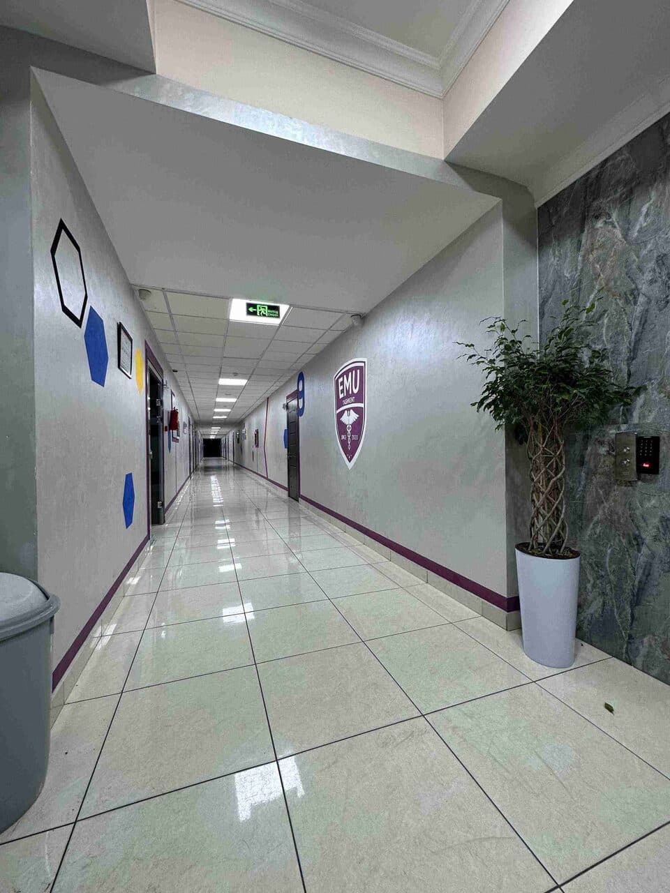 Business and Social School Campus Slide 5