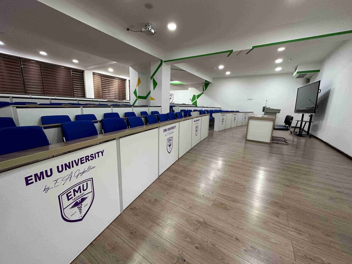 Business and Social School Campus Slide 4